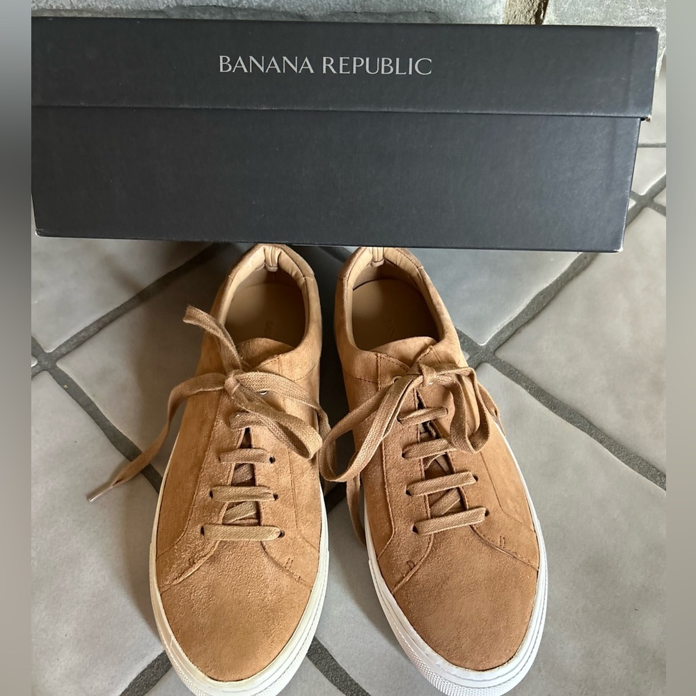 BANANA REPUBLIC CAMEL SUEDE SNEAKERS
